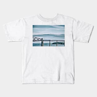 To the other side. A Train travels over the magnificent Forth Rail Bridge Kids T-Shirt